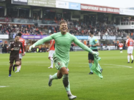 Video: Maalivahti Ronald Koeman Jr. laukoi voittomaalin 89. minuutilla Hollannin pääsarjassa