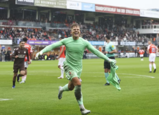 Video: Maalivahti Ronald Koeman Jr. laukoi voittomaalin 89. minuutilla Hollannin pääsarjassa