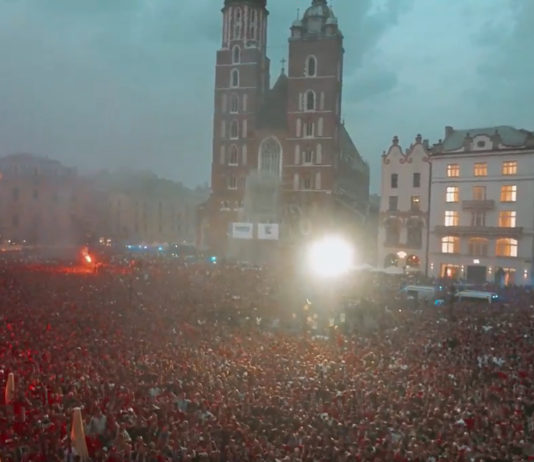 Video: Wisła Krakova nousee Puolan pääsarjaan – Krakovan keskustassa uskomaton fanijuhla