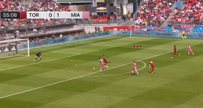 Video: Toronto-pakin makoilu kostautui – Lionel Messi jakeli kauniin syötön Luis Suarezille