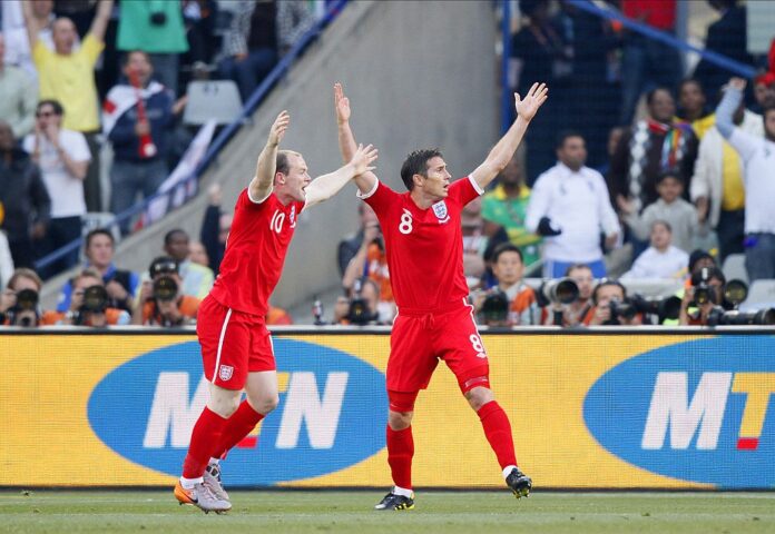 Video: Frank Lampard laukoo pallon puoli metriä maaliviivan yli MM-kisoissa 2010 – ei maalia!