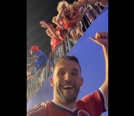 Video: Fanin puhelin tipahti – Skotlannin John McGinn otti yhteiskuvan ja palautti puhelimen