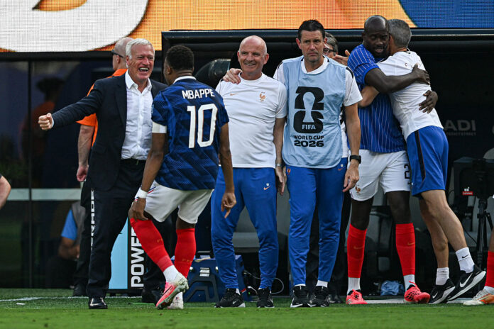 Video: Ranska jyräsi Ruotsin – Kylian Mbappe maalasi ja juoksi halaamaan Didier Deschampsia