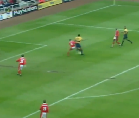 Klassikkovideo: Arsenalin Nwankwo Kanu painaa pallon kauniilla takavasaralla rysään vuonna 1999