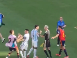 Video: Leandro Paredes riehui typerästi päätösvihellyksen jälkeen – sai punaisen kortin