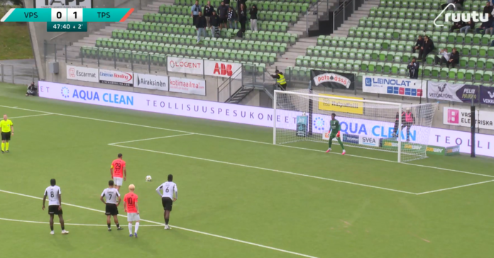 Video: TPS:n Albijon Muzaci laukoi eleettömän tylyn voittomaalin rankkarista VPS:n verkkoon