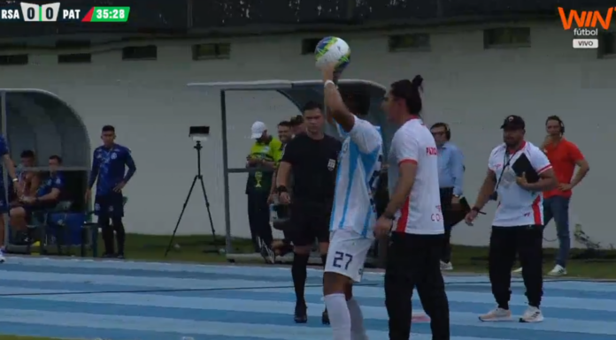Video: Päävalmentaja Carlos Giraldo filmasi itselleen nolon ulosajon Kolumbiassa