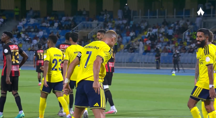 Video: Cristiano Ronaldo palasi Al Nassr -paitaan – viimeisteli tyylikkään maalin
