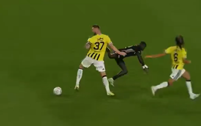 Video: Fenerbahçe-kapteeni Milan Škriniarilta nähtiin yksi kaikkien aikojen tylyimmistä katkoista