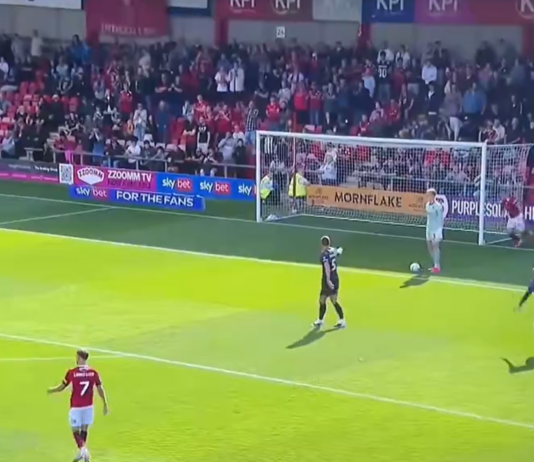 Video: Nöyryyttävä voittomaali – Crewe Alexandran Josh March piiloutui maalivahdin taakse