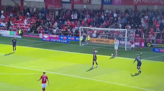 Video: Nöyryyttävä voittomaali – Crewe Alexandran Josh March piiloutui maalivahdin taakse