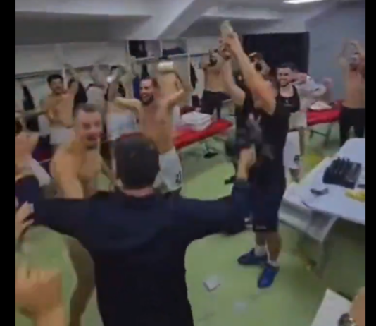 Dinamo Tiranan seurapomo juhli eurovoittoa tuomalla säkillisen rahaa pukukoppiin