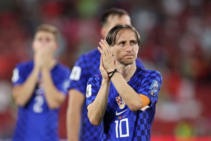 Video: 41-vuotias Luka Modrić teki jälleen historiaa – maalasi Kroatian voitossa