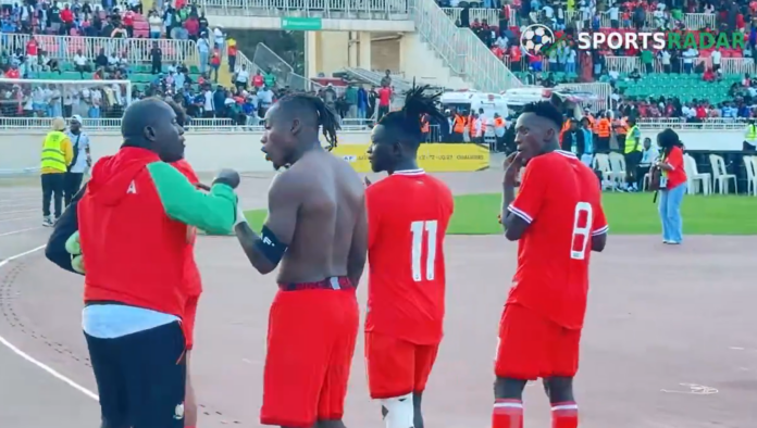 Video: Kenian kapteeni antoi pelipaitansa fanille – kiivas yhteenotto huoltajan kanssa