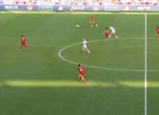 Video: Tanskan naisten maajoukkueelta huima maali lähes puolesta kentästä Kanada - Tanska