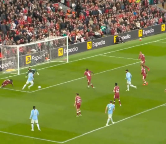 Liverpool romahti punaisen kortin jälkeen – Manchester City teki kolme maalia 13 minuutissa!