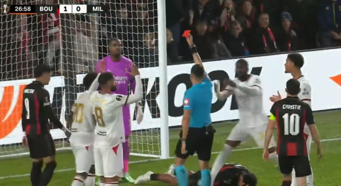 Video: Maalivahti Mike Maignan hölmöili ulosajon – Bournemouth murjoi AC Milanin